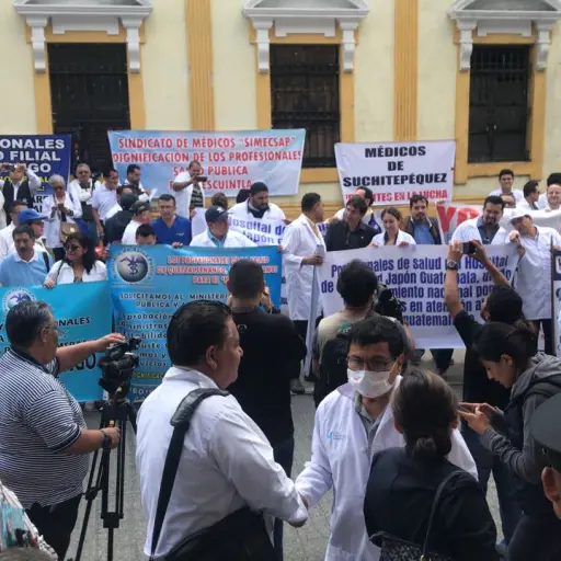 Médicos manifiestan ,