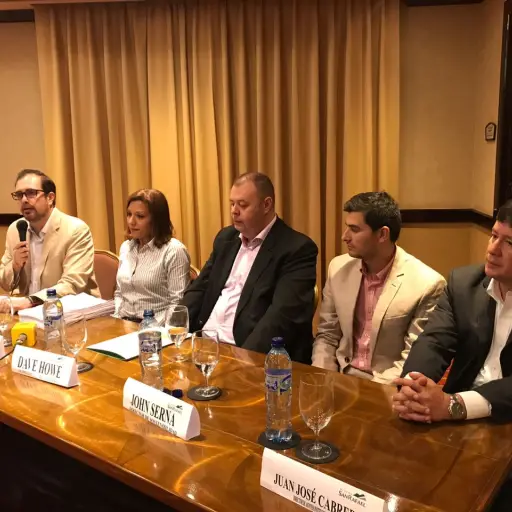 Conferencia de prensa de representantes de la Minera San Rafael 