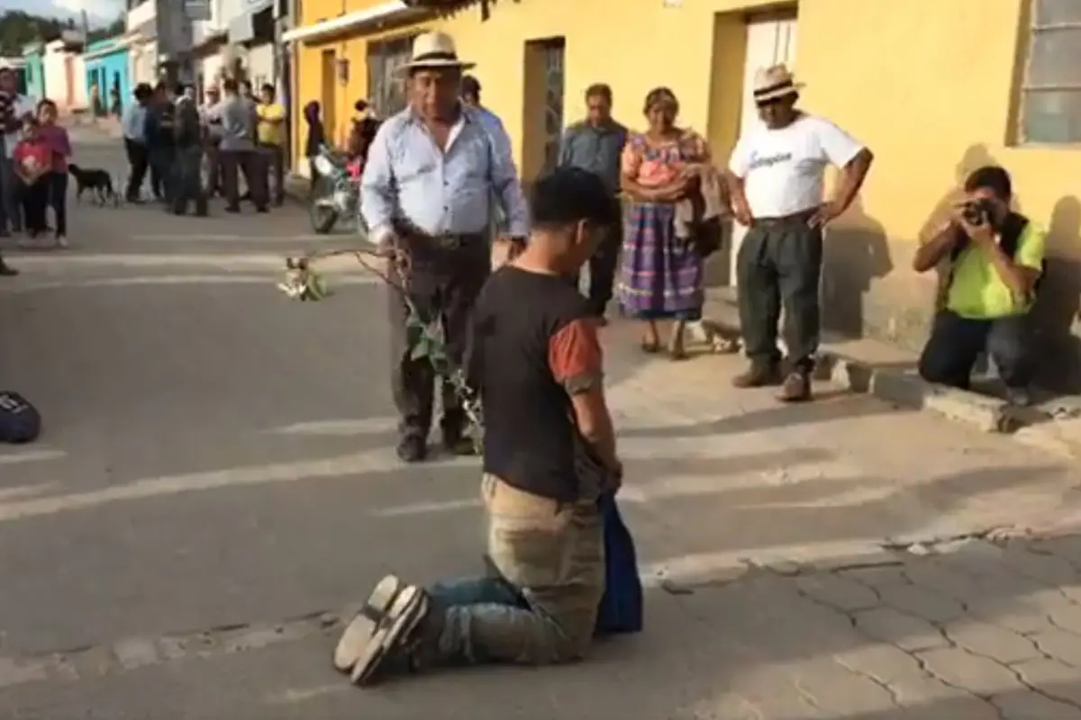 castigo comunitario Emisoras Unidas, 