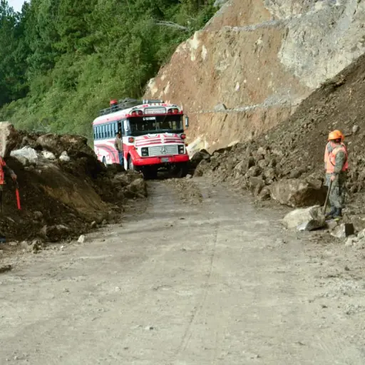 Derrumbe en ruta a Sibinal ,