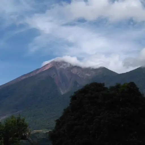Volcán de Fuego con cambio de patrón eruptivo ,