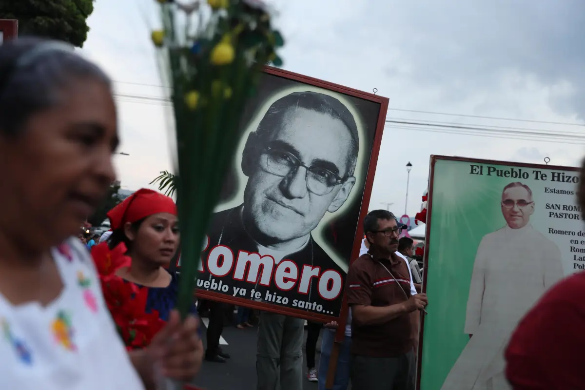 SSR09. SAN SALVADOR (EL SALVADOR). 14/10/18.- Vista del inicio de los actos religiosos y culturales para celebrar la canonización del beato salvadoreño Óscar Arnulfo Romero, en San Salvador (El Salvador) hoy, sábado 13 de octubre de 2018. Romero fue asesi