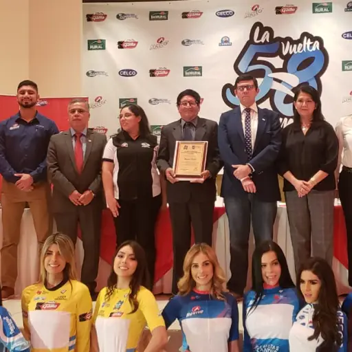 Junta Directiva de la Federación de Ciclísmo de Guatemala y patrocinadores. ,