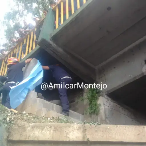 Hombre se suicida bajo el puente del Trébol ,