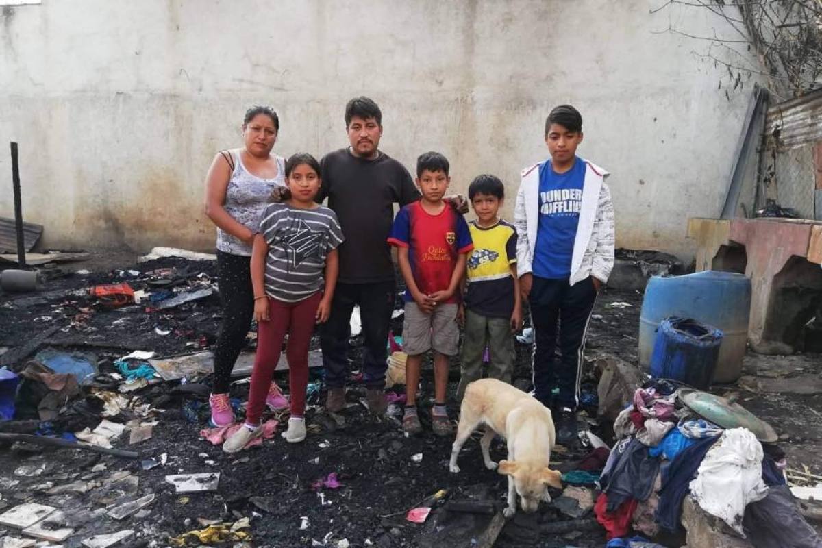 Familia pierde sus bienes en incendio y busca ayuda de guatemaltecos
