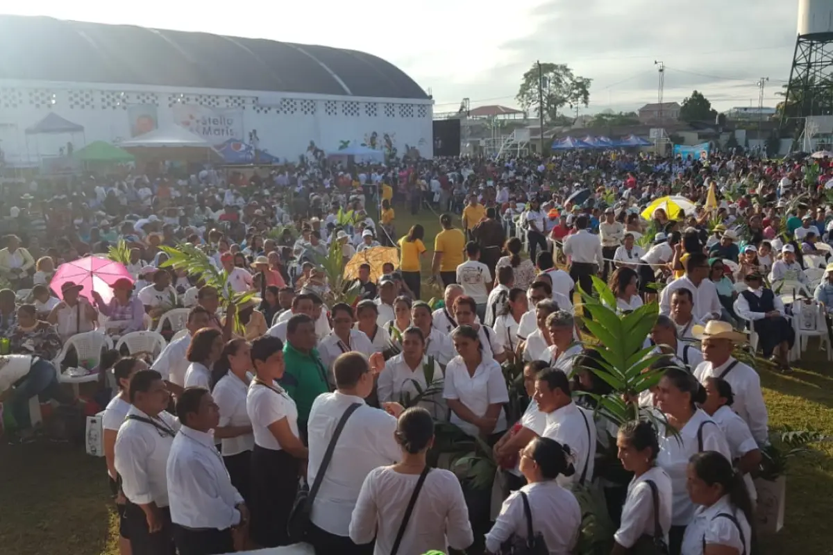 Fotografía de enviados de Emisoras Unidas a Izabal. 