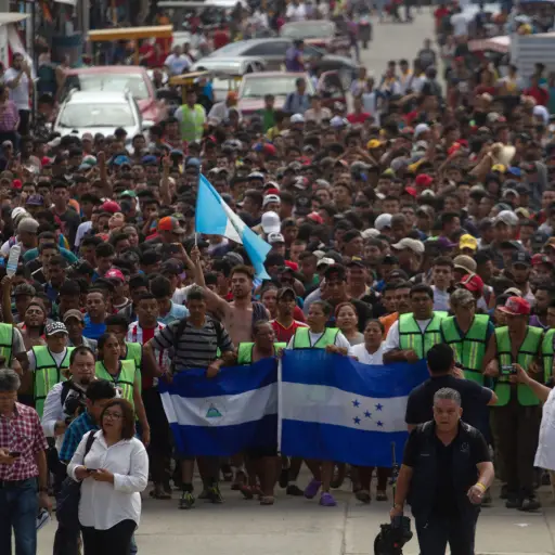 MEX010. CIUDAD HIDALGO (MÉXICO), 21/10/2018.- Migrantes hondureños emprenden su salida hacia la ciudad de Tapachula, trayecto obligado rumbo a su objetivo, Estados Unidos hoy, domingo 21 de octubre de 2018, tras haber logrado instalarse en Ciudad Cuauhtém