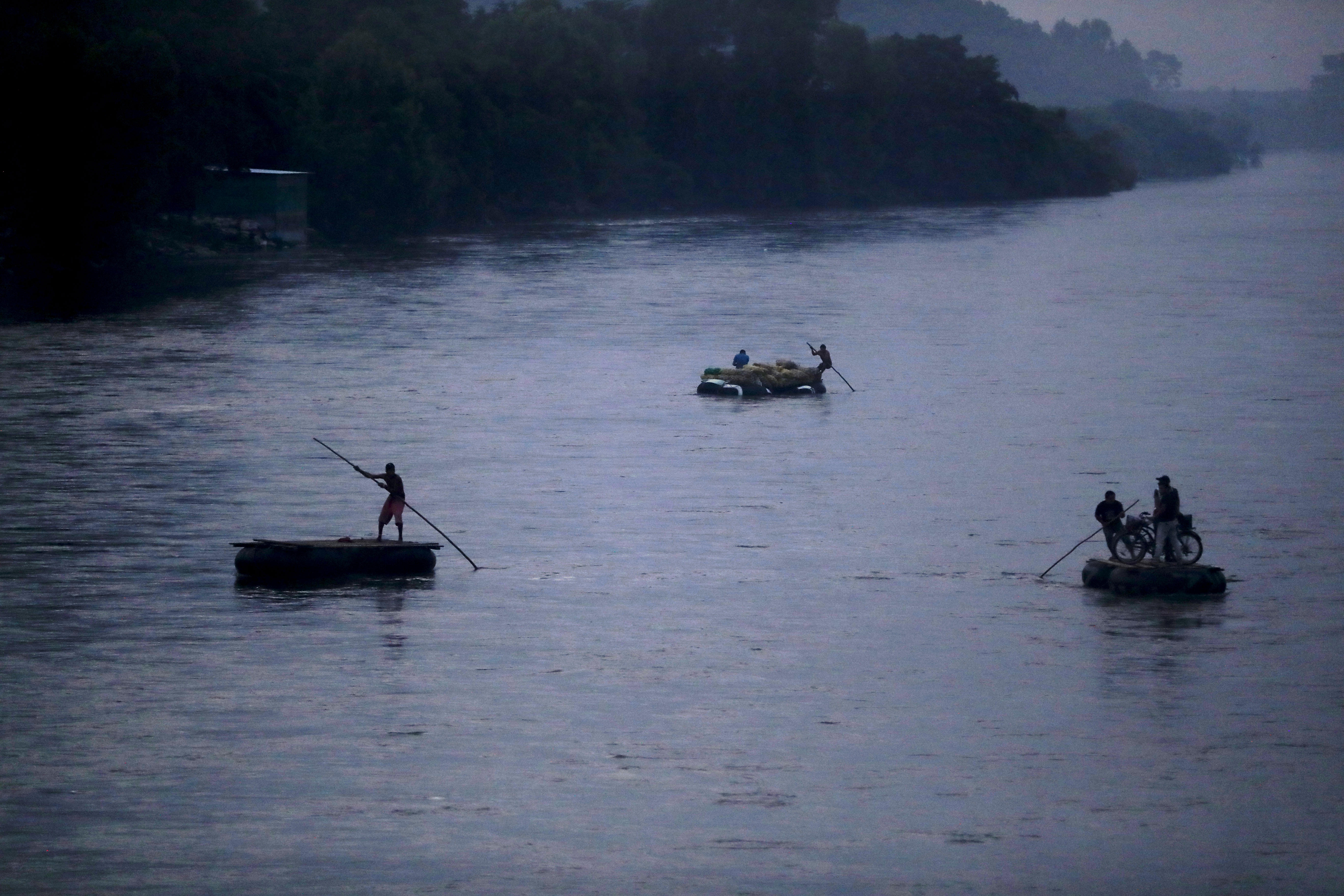 Miles de migrantes hondureños continúan en la frontera entre Guatemala y México | 