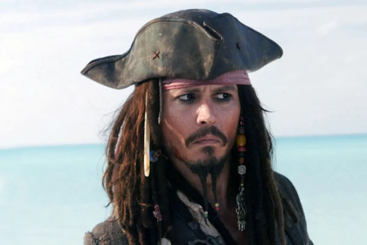 El capitán Jack Sparrow (Johnny Depp) trata de volver a la vida con la ayuda de la valiente Elizabeth Swan (Kiera Knightley).
Ed. 1309 P. 126