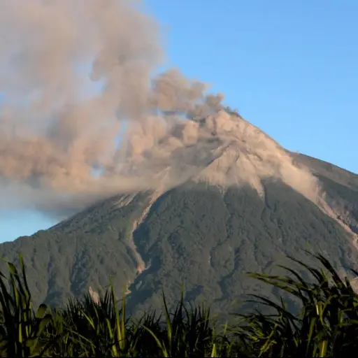 explosiones volcan de fuego ,