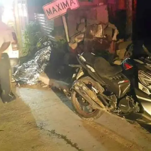 El Progreso motorista pickup estacionado ,