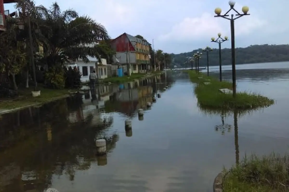 LAGO PETÉN ITZA, 