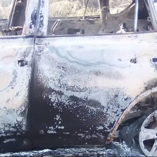 Carro incendiado personas muertas ,