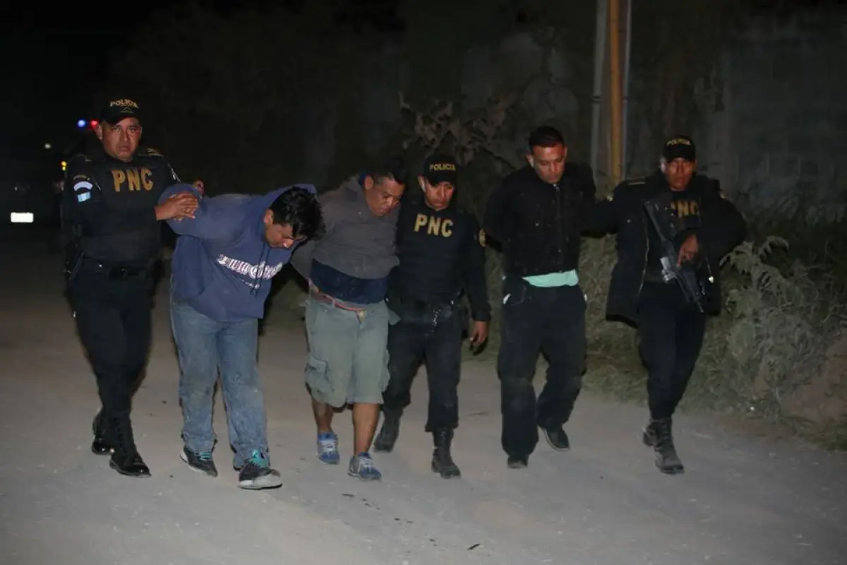 Tres detenidos por el secuestro del un niño. Foto PNC.  