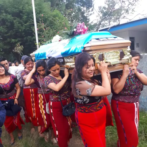 Fotografía de archivo del entierro de Juana Raymundo. foto CODECA. 