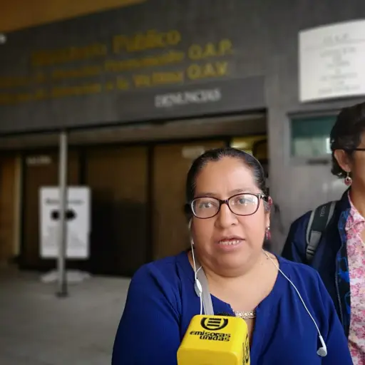 Marta Godínez atiende a Emisoras Unidas tras finalizar reunión con fiscal Consuelo Porras. 