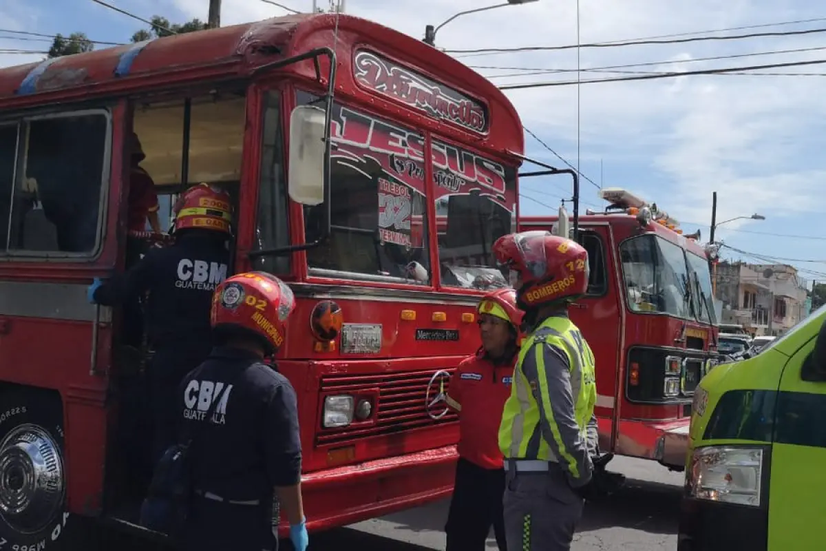 FBI investigación tras explosión de artefacto en bus, 