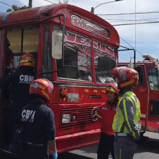 FBI investigación tras explosión de artefacto en bus ,