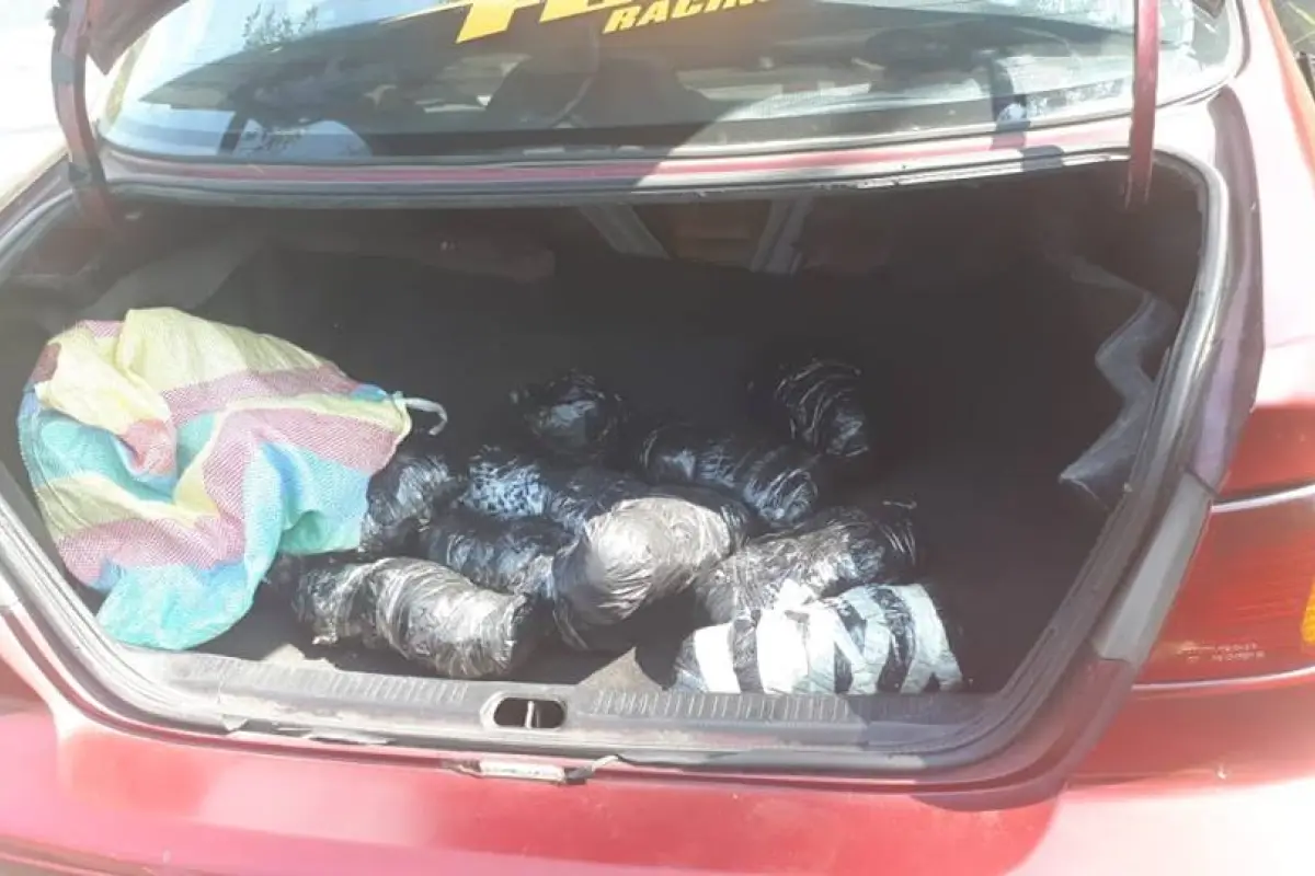 Taxista detenido con droga en Santa Rosa. Foto PNC 