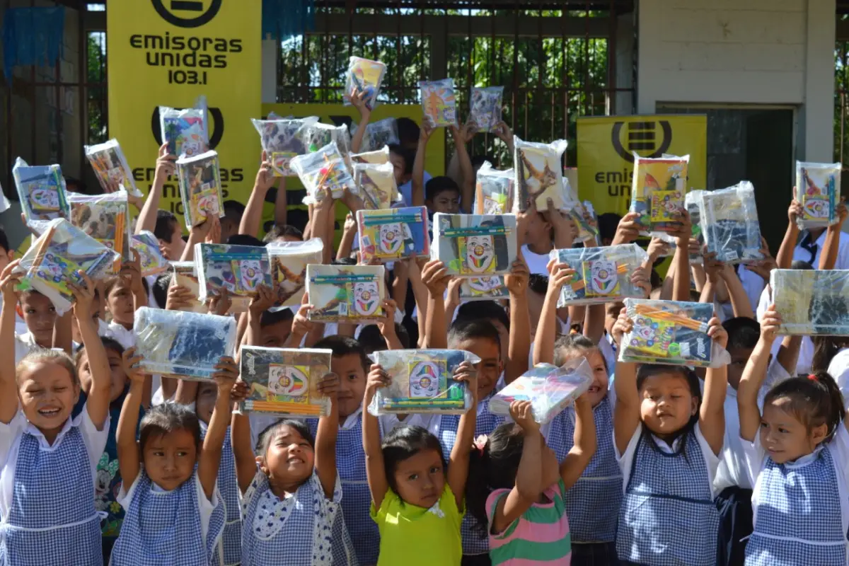 Cuadernos con Corazón en El Progreso. Foto Emisoras Unidas El Progreso  