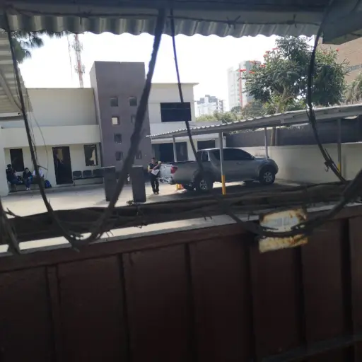 Allanamiento en la sede de la UNE en zona 10 Capital 