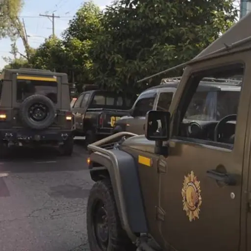 Vehículos J8 durante recorrido. Foto archivo Publinews 