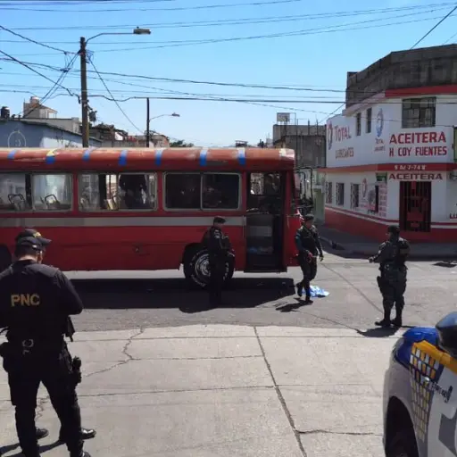 Debido a las extorsiones hay al menos cuatro rutas de buses en riesgo de desaparecer, según la PDH.