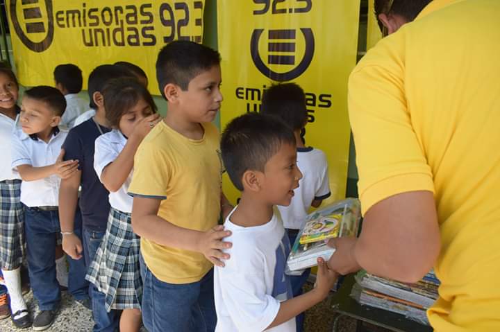 Entrega de Cuadernos con Corazón en Samayac | 