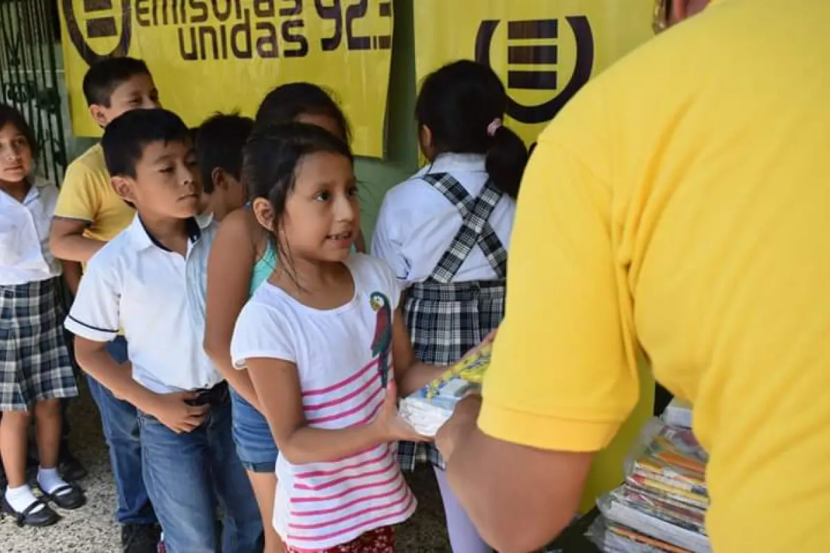 Entrega de Cuadernos con Corazón en Samayac, Suchitepéquez. Foto Fridel Mejicanos (10), 