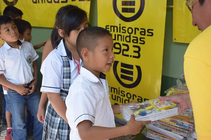 Entrega de Cuadernos con Corazón en Samayac | 