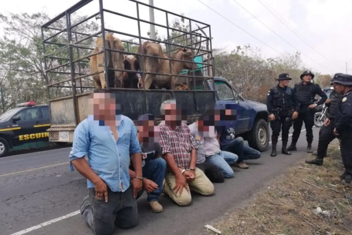 Los detenidos son acusados de matar a un guardia de seguridad. Foto PNC