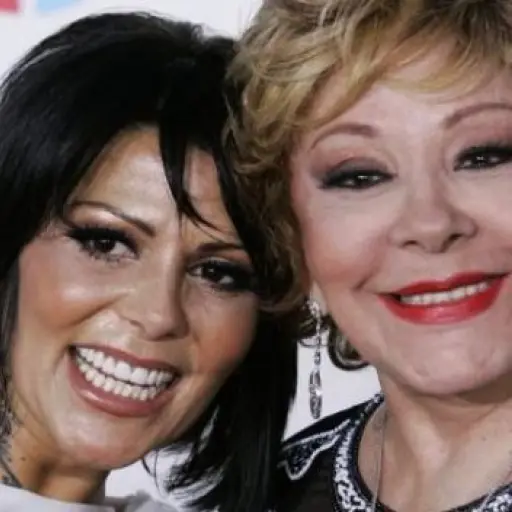 espectaculos-alejandra-guzman-su-padre-hizo-esta-dolorosa-confesion-sobre-su-nacimiento-n288596-624x352-393703 ,