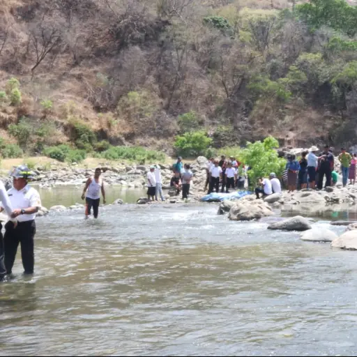 Bomberos Voluntarios rescataron los cuerpos de cinco personas ahogadas.