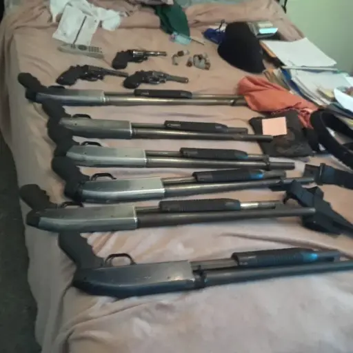 Los allanamientos han permitido la detención de al menos ocho personas. 