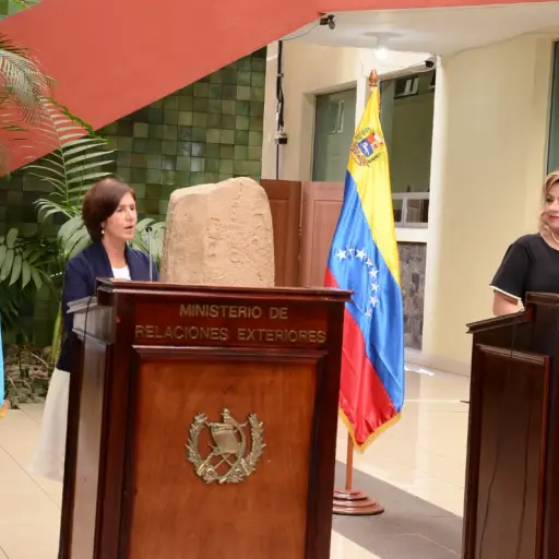 embajadora de Venezuela ,