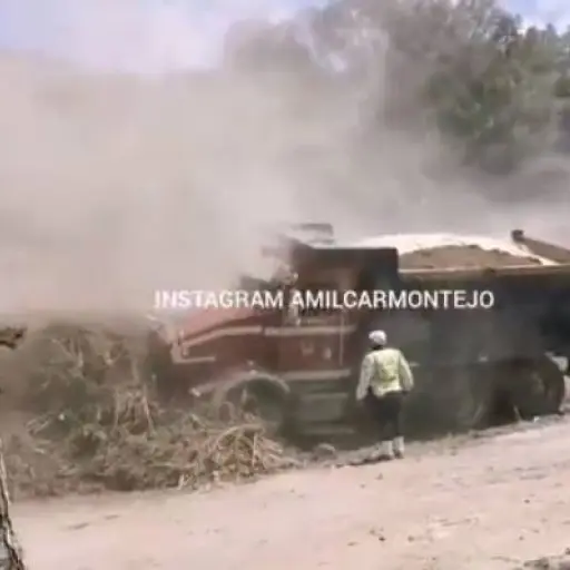 Piloto de camión sin frenos evitó tragedia en bulevar Austriaco.