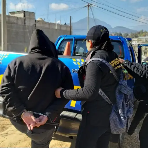 Extorsionistas capturados por la PNC en allanamientos