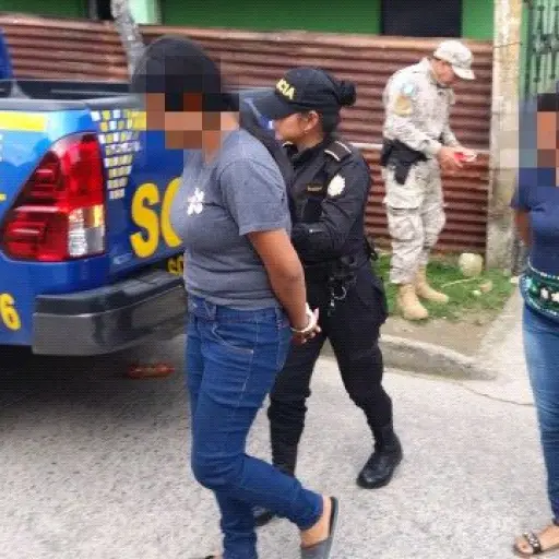 Dos presuntas pandilleras fueron capturadas en Santo Tomás de Castilla, Izabal.