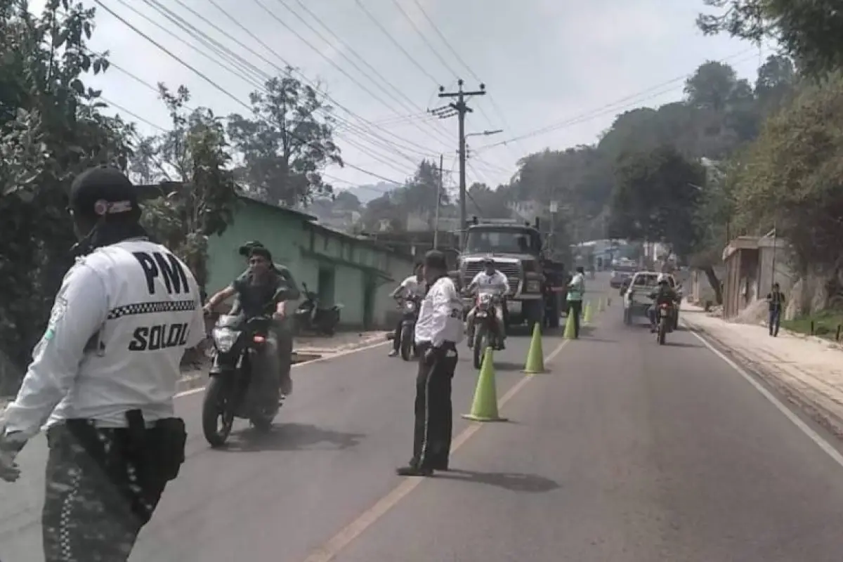 Automovilistas denuncian abuso de doble cobro de peaje para visitar Panajachel