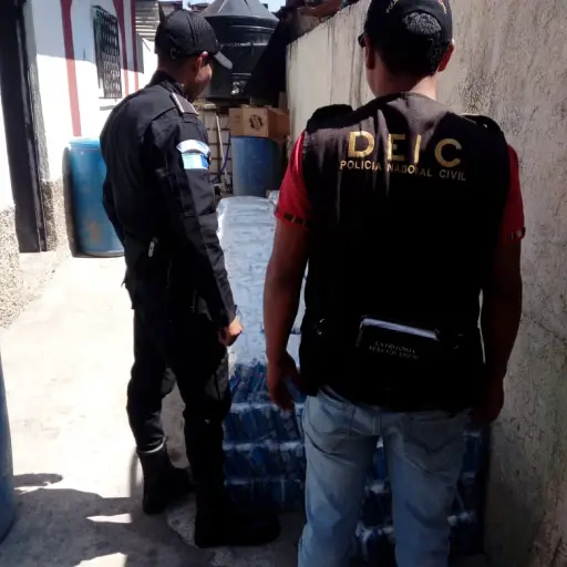 Decomisan cloro de contrabando.