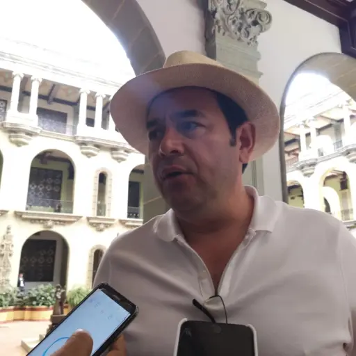 Morales dice que le jaló las orejas a su hijo