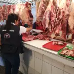 Fueron inspeccionadas varias carnicerías tras denuncia de venta de carne de perro. Foto de Daniel Tzoc