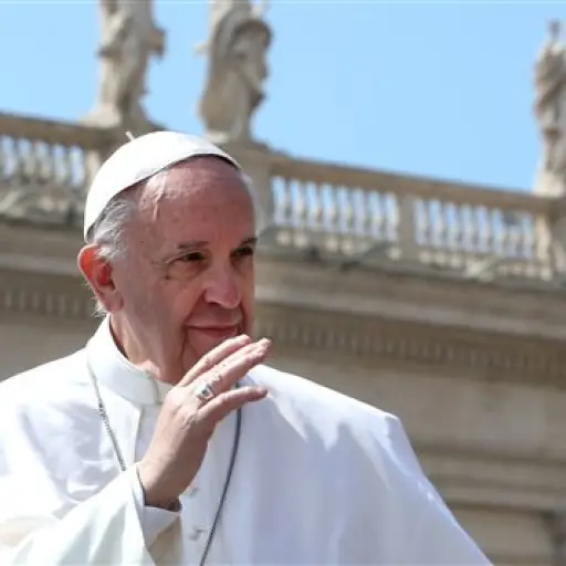 El papa retira de Nicaragua a obispo amenazado por criticar a Ortega ,