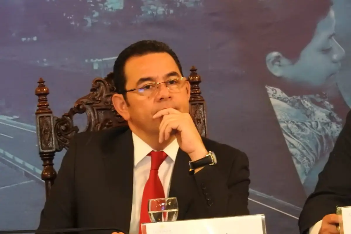 Presidente Jimmy Morales insiste que con camiones se atrapan aviones