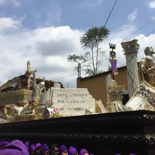 Jesús Nazareno de la Caída recorre Antigua Guatemala. Foto Álvaro Alay 