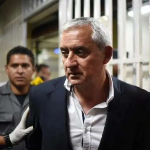 Defensa de Otto Pérez presenta queja contra juez Miguel Ángel Gálvez por no programar audiencia