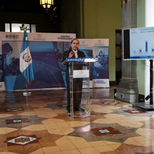 Conferencia de prensa del ministro de Educación Óscar Hugo López por tema de descaso de estudiantes en Semana Santa. 