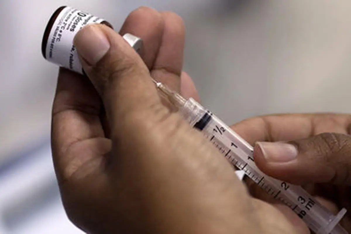 Vacunación obligatoria contra el sarampión en barrio afectado de Nueva York, 