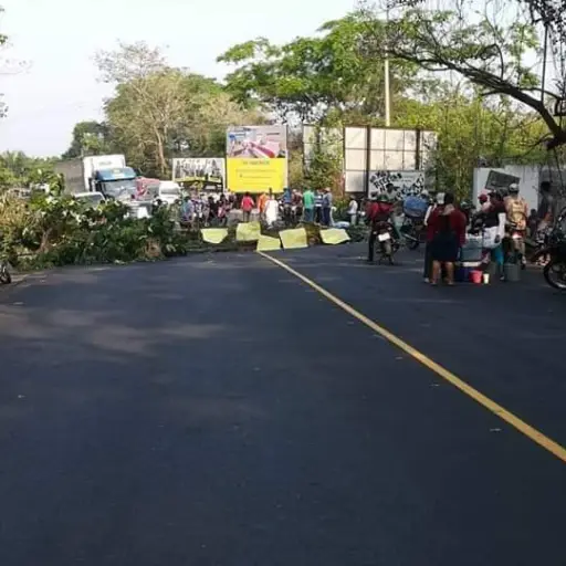 Persiste bloqueo en la ruta hacia Tecún Umán
