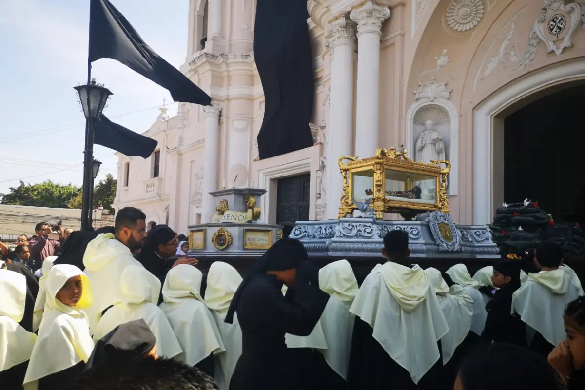 Cristo Yacente procesión infantil Templo Santo Domingo Emisoras Unidas Guatemala, 